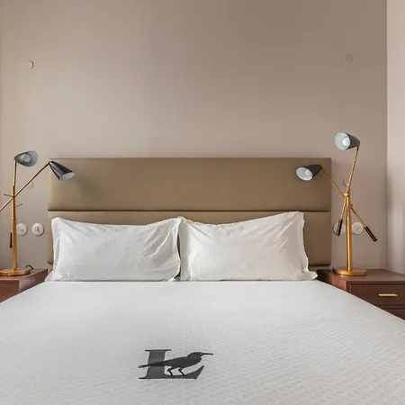 Plum Guide - Pen & Paper Appartement